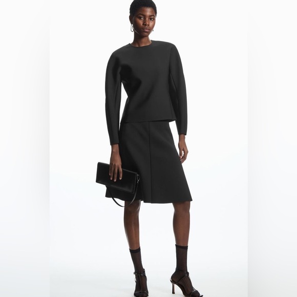 โ
COS Structured waisted Top - Black โ
- Picture 17 of 17